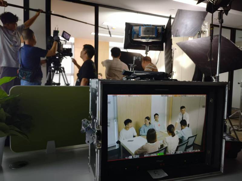南岸区TVC拍摄公司：科技产品视觉化大师，诠释未来感与功能美学